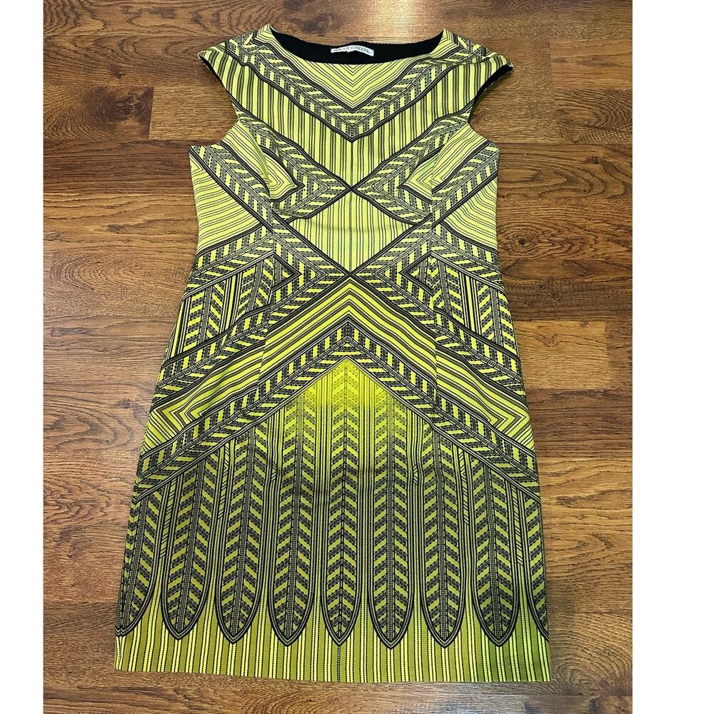 Maggie London Geometric Print Sleeveless Shift Dress Yellow Black Approx. Large
